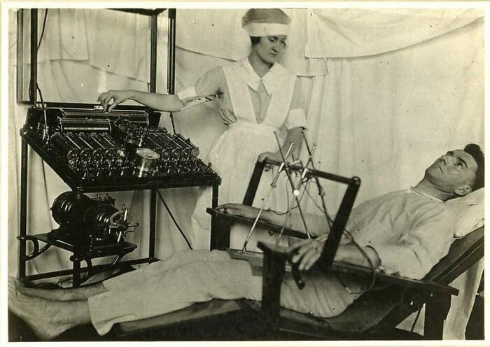 28 Terrifying Methods And Tools That Doctors Used In The Past To Treat Patients