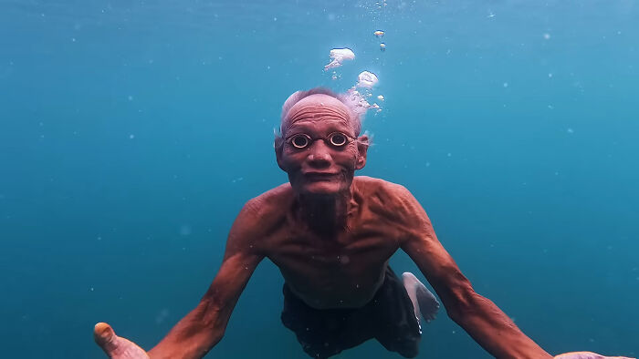 Isolated Tribe Can Swim Underwater For Long Hours, Which Has Developed A “New Mutant Gene” Isolated Tribe Can Swim Underwater For Long Hours, Which Has Developed A “New Mutant Gene”