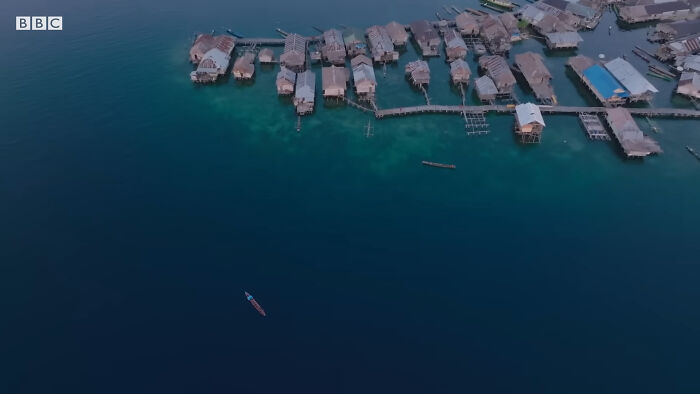 Isolated Tribe Can Swim Underwater For Long Hours, Which Has Developed A “New Mutant Gene” Isolated Tribe Can Swim Underwater For Long Hours, Which Has Developed A “New Mutant Gene”