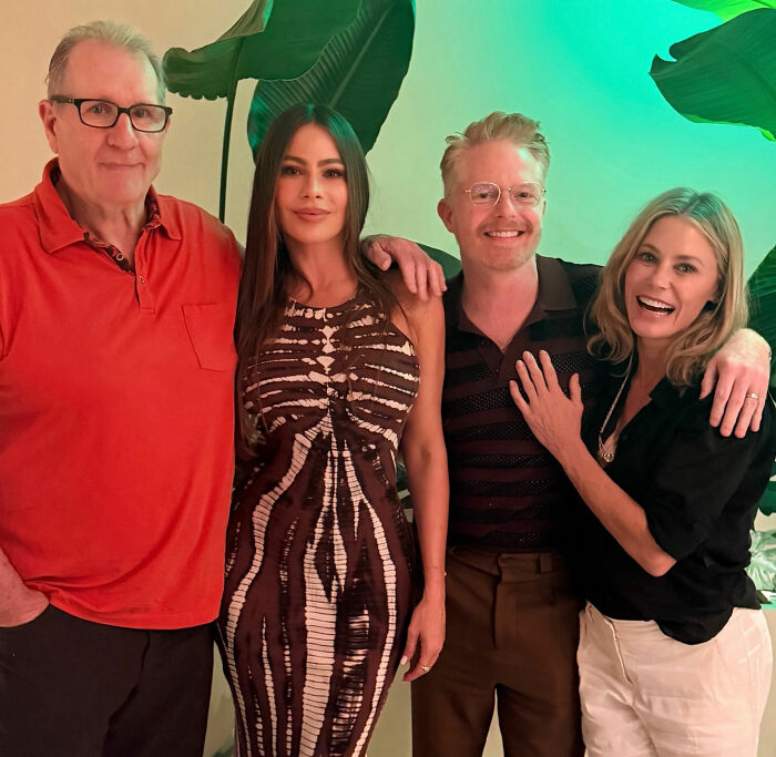 “Who TF?”: ‘Modern Family’ Reunion Pic Baffles Fans As They Don’t Recognize Major Figure While Other Stars Are Absent