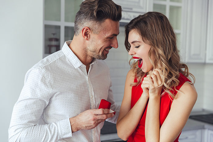 Man Proposes To His GF After Nearly 10 Years Together, She Suddenly Leaves While He’s At Work Man Proposes To His GF After Nearly 10 Years Together, She Suddenly Leaves While He’s At Work