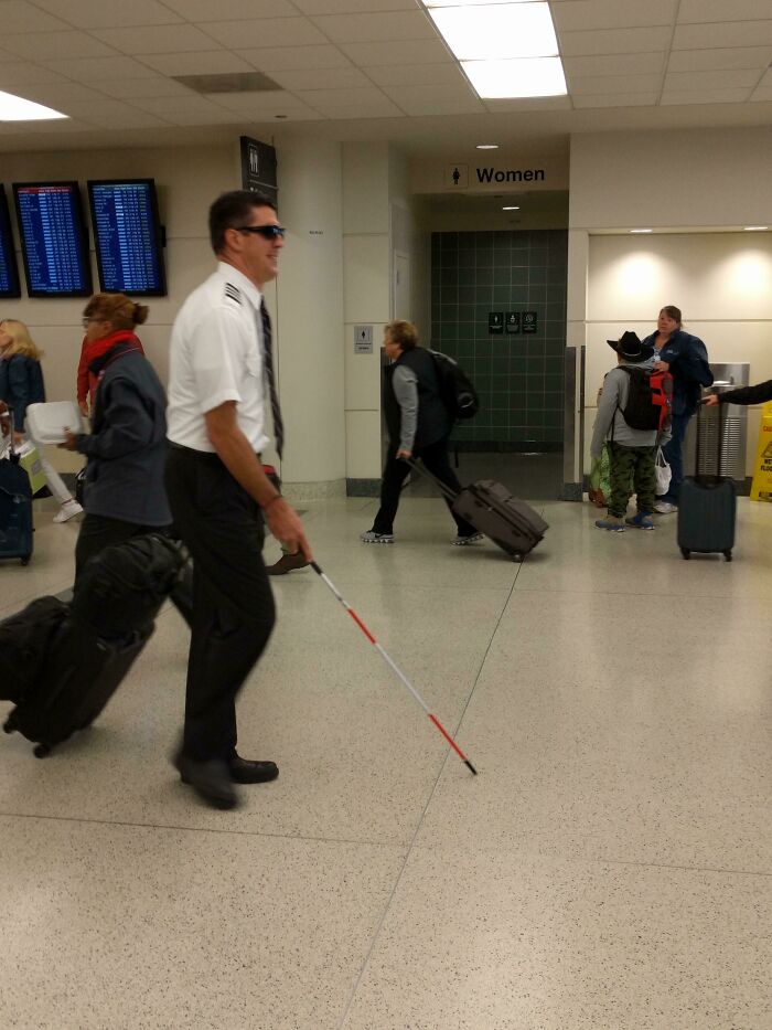 56 Hilarious And Weird Things Spotted At Airports That Nobody Could Have Prepared For 56 Hilarious And Weird Things Spotted At Airports That Nobody Could Have Prepared For