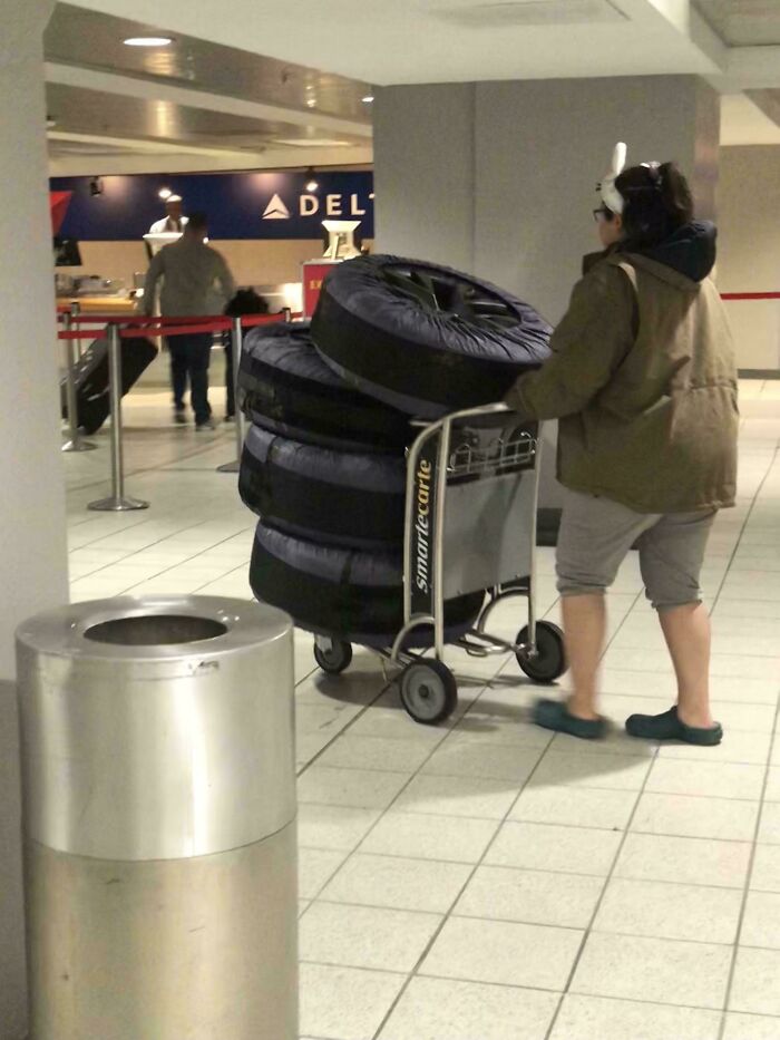 56 Hilarious And Weird Things Spotted At Airports That Nobody Could Have Prepared For 56 Hilarious And Weird Things Spotted At Airports That Nobody Could Have Prepared For