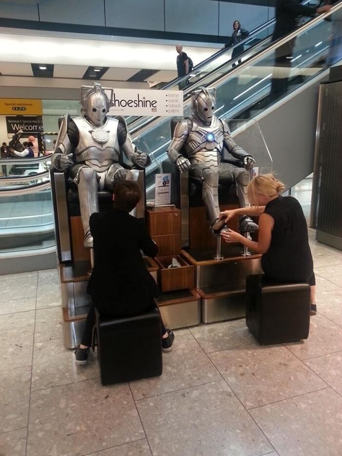 56 Hilarious And Weird Things Spotted At Airports That Nobody Could Have Prepared For 56 Hilarious And Weird Things Spotted At Airports That Nobody Could Have Prepared For