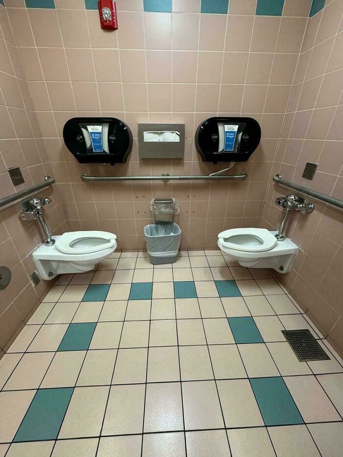 56 Hilarious And Weird Things Spotted At Airports That Nobody Could Have Prepared For 56 Hilarious And Weird Things Spotted At Airports That Nobody Could Have Prepared For
