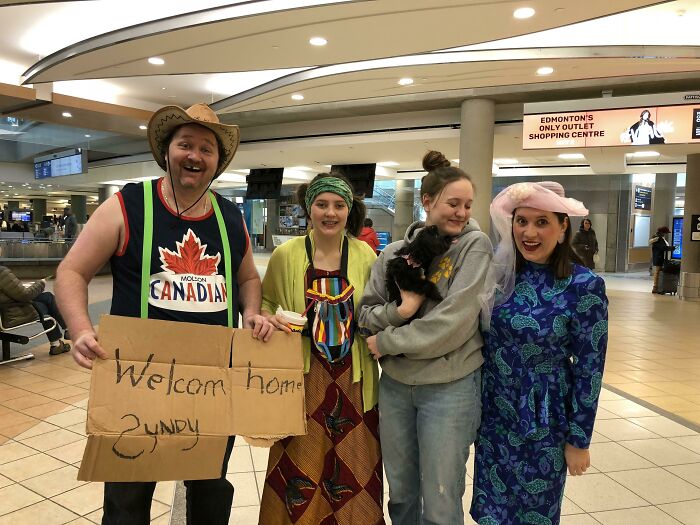 56 Hilarious And Weird Things Spotted At Airports That Nobody Could Have Prepared For 56 Hilarious And Weird Things Spotted At Airports That Nobody Could Have Prepared For