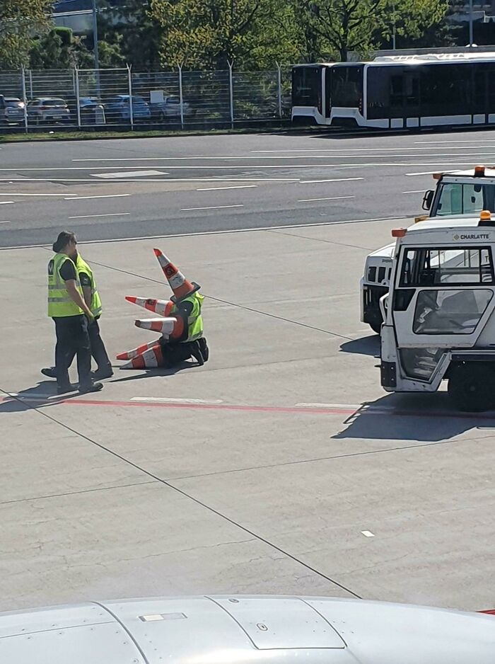 56 Hilarious And Weird Things Spotted At Airports That Nobody Could Have Prepared For 56 Hilarious And Weird Things Spotted At Airports That Nobody Could Have Prepared For