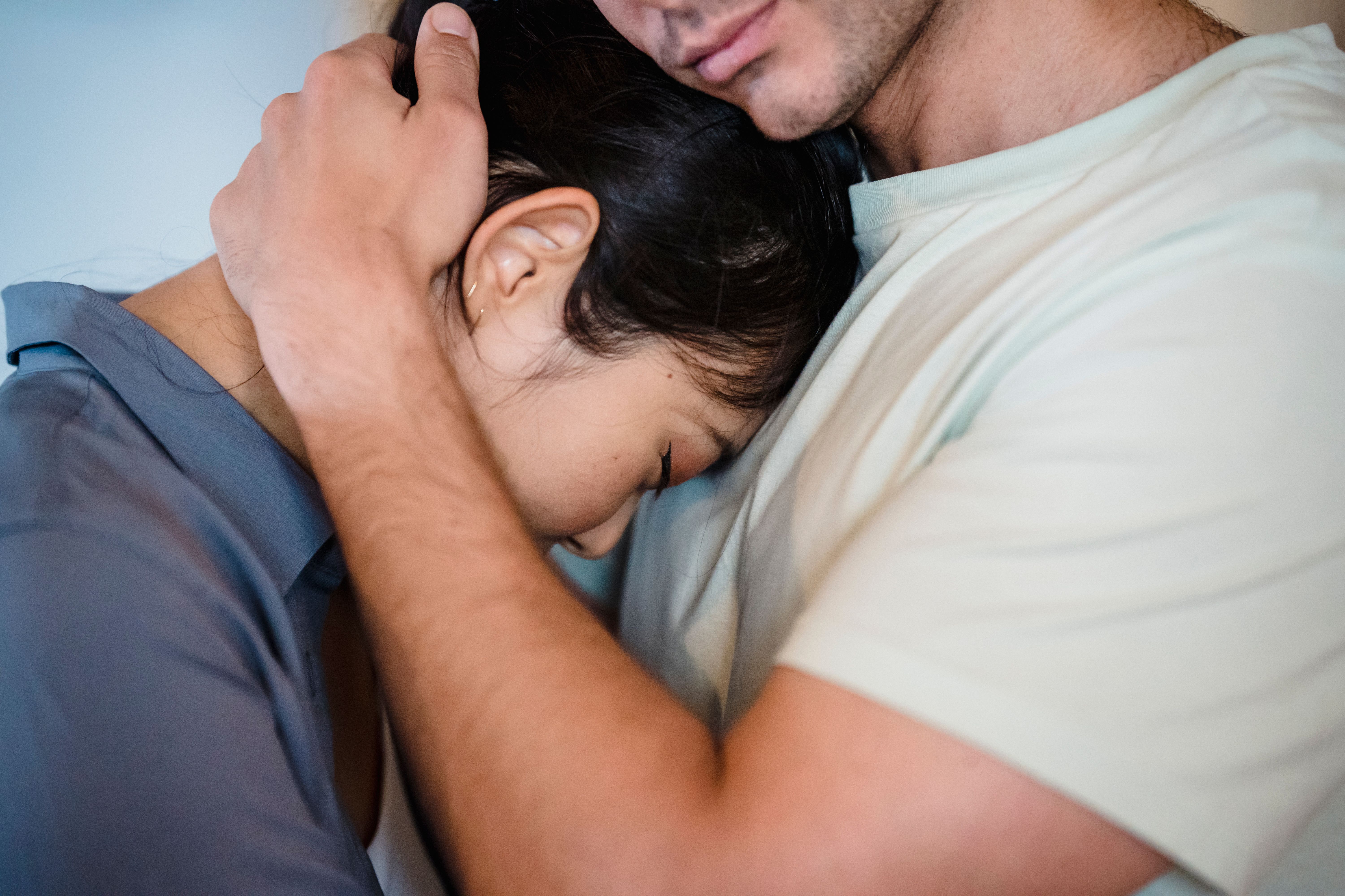 Woman Finds SIL’s Gift During Her Grief Period Insensitive And Disturbing And Somehow Offends Her Woman Finds SIL’s Gift During Her Grief Period Insensitive And Disturbing And Somehow Offends Her
