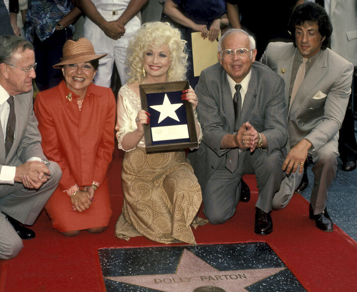 Someone Disrespected Dolly Parton In A Major Way Just Days After Her Passing, And Fans Are Furious Someone Disrespected Dolly Parton In A Major Way Just Days After Her Passing, And Fans Are Furious