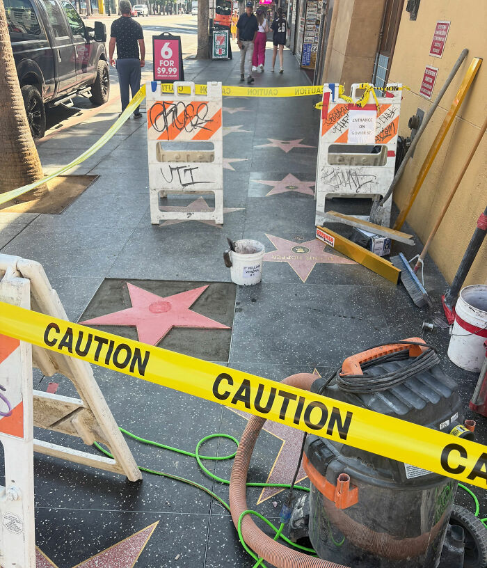 Someone Disrespected Dolly Parton In A Major Way Just Days After Her Passing, And Fans Are Furious Someone Disrespected Dolly Parton In A Major Way Just Days After Her Passing, And Fans Are Furious