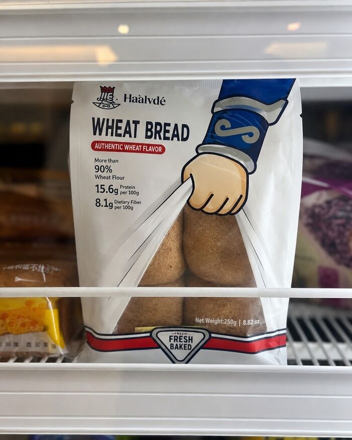 33 Times Photographers Were In The Right Place At The Funniest Possible Moment, As Shared By This Page 33 Times Photographers Were In The Right Place At The Funniest Possible Moment, As Shared By This Page