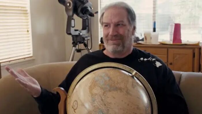 Flat Earther Spends $20,000 On An Experiment To Prove The Earth Is Flat, Does The Exact Opposite