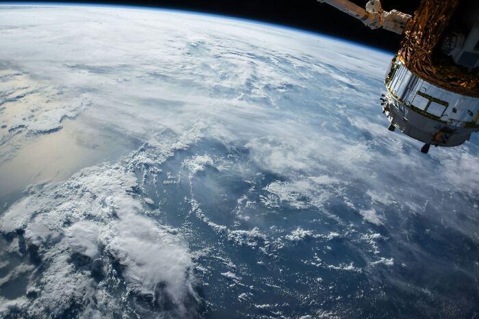 Flat Earther Spends $20,000 On An Experiment To Prove The Earth Is Flat, Does The Exact Opposite