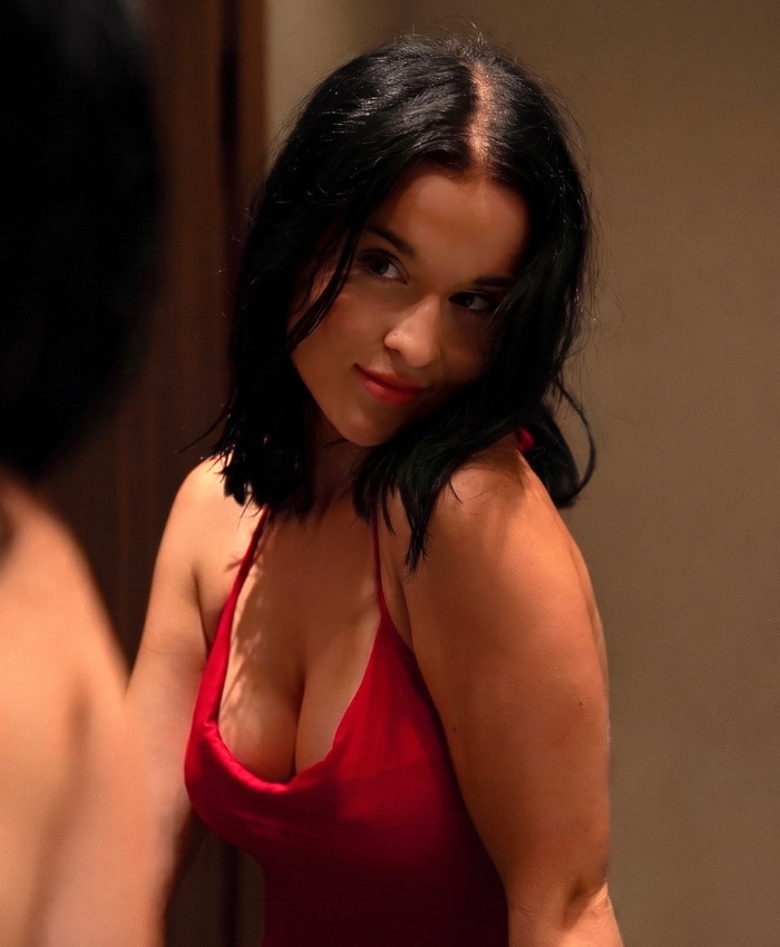 Viral “Red Bikini Girl” Reveals Jaw-Dropping Amount She Made On Adult Platform In Her First 48 Hours Viral “Red Bikini Girl” Reveals Jaw-Dropping Amount She Made On Adult Platform In Her First 48 Hours
