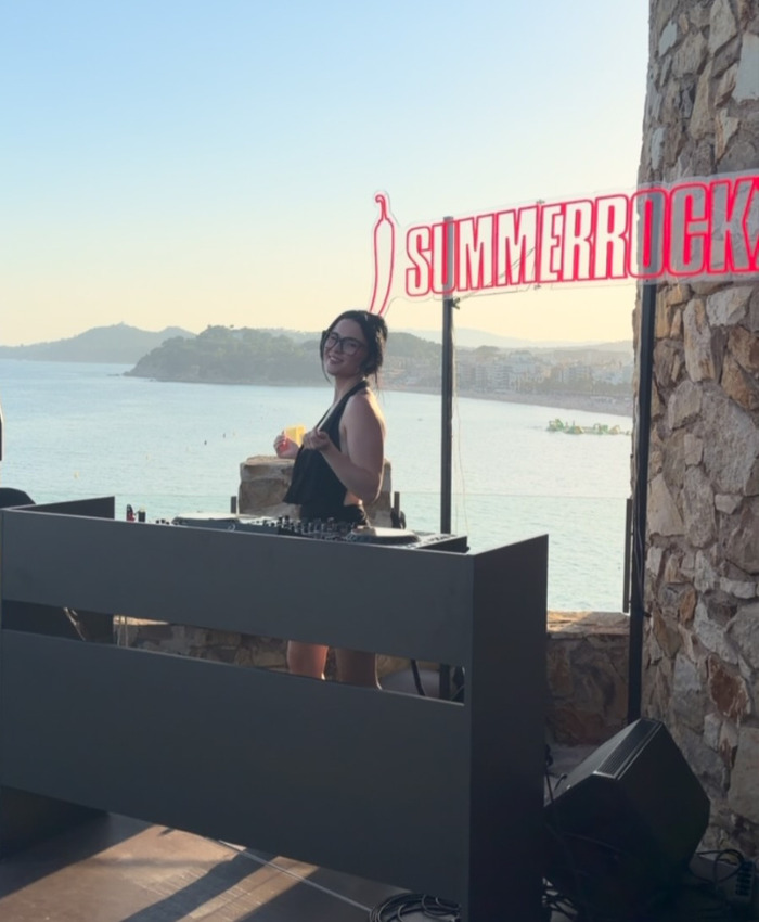 Viral “Red Bikini Girl” Reveals Jaw-Dropping Amount She Made On Adult Platform In Her First 48 Hours Viral “Red Bikini Girl” Reveals Jaw-Dropping Amount She Made On Adult Platform In Her First 48 Hours