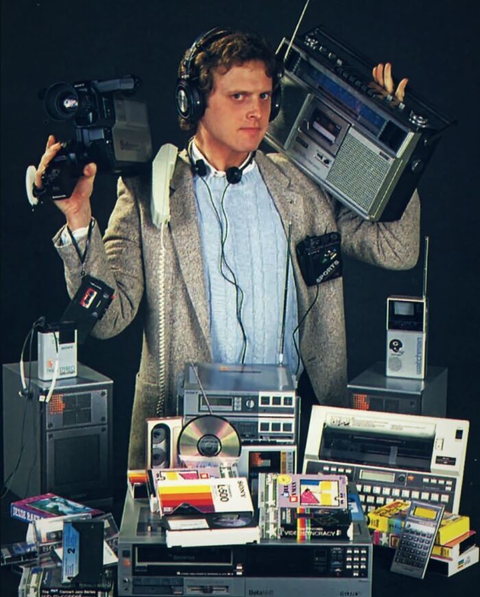 92 Retro Tech Photos That Capture The ’80s In All Their Glorious Weirdness 92 Retro Tech Photos That Capture The ’80s In All Their Glorious Weirdness