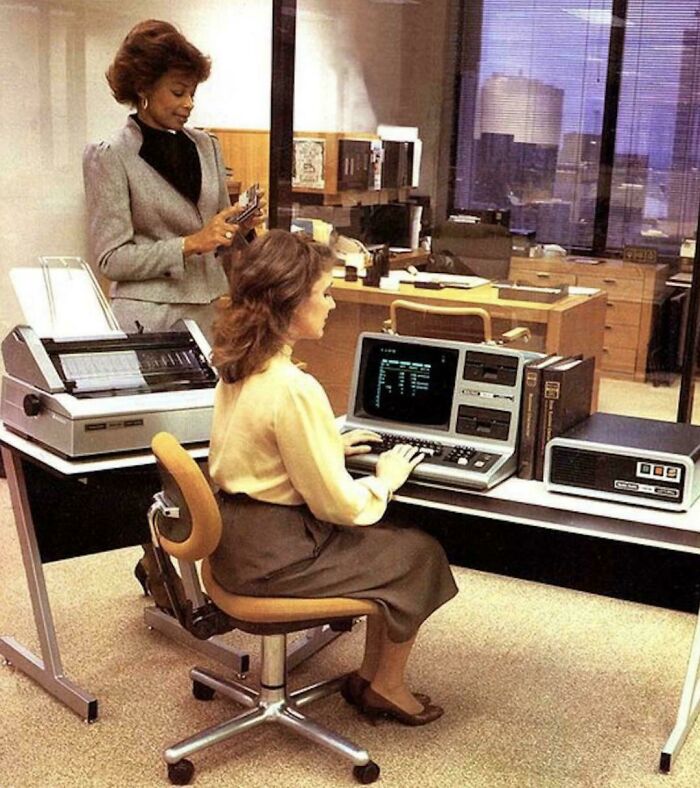 92 Retro Tech Photos That Capture The ’80s In All Their Glorious Weirdness 92 Retro Tech Photos That Capture The ’80s In All Their Glorious Weirdness