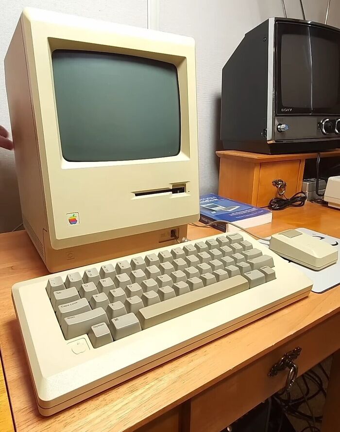 92 Retro Tech Photos That Capture The ’80s In All Their Glorious Weirdness 92 Retro Tech Photos That Capture The ’80s In All Their Glorious Weirdness