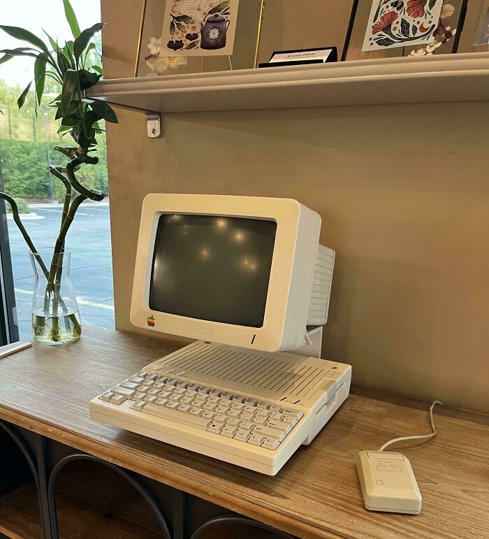 92 Retro Tech Photos That Capture The ’80s In All Their Glorious Weirdness 92 Retro Tech Photos That Capture The ’80s In All Their Glorious Weirdness