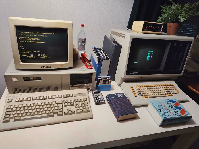 92 Retro Tech Photos That Capture The ’80s In All Their Glorious Weirdness 92 Retro Tech Photos That Capture The ’80s In All Their Glorious Weirdness