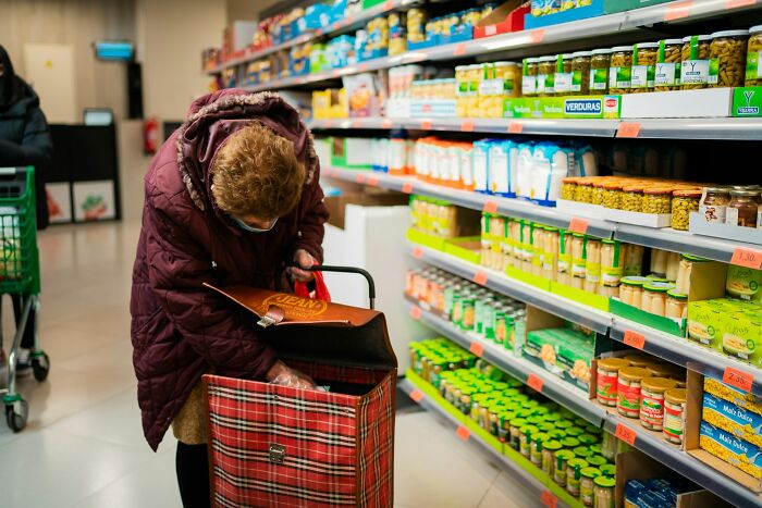 55 Things People Do That Others Judge Them For, Even Though They Know It’s Petty