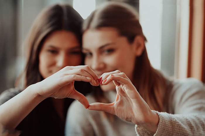 14YO Comes Out As Gay, Initially Supportive Husband Gets Convinced By Toxic MIL To Reject Daughter