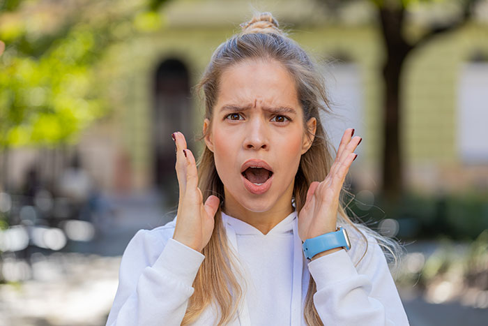 14YO Comes Out As Gay, Initially Supportive Husband Gets Convinced By Toxic MIL To Reject Daughter