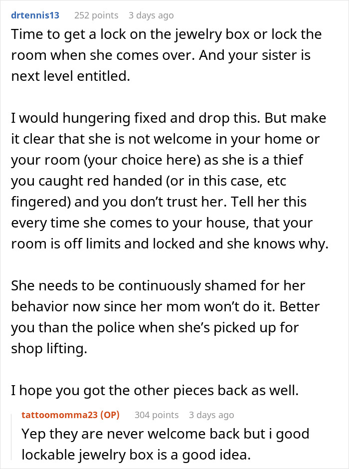 14YO Sneakily Wears Aunt’s Sapphire Engagement Ring, Mommy Calls It Her Property As It&rsquo;s Stuck