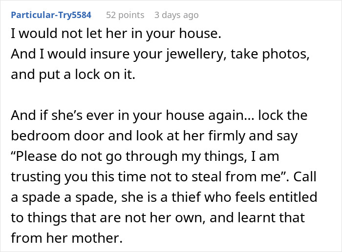 14YO Sneakily Wears Aunt’s Sapphire Engagement Ring, Mommy Calls It Her Property As It&rsquo;s Stuck