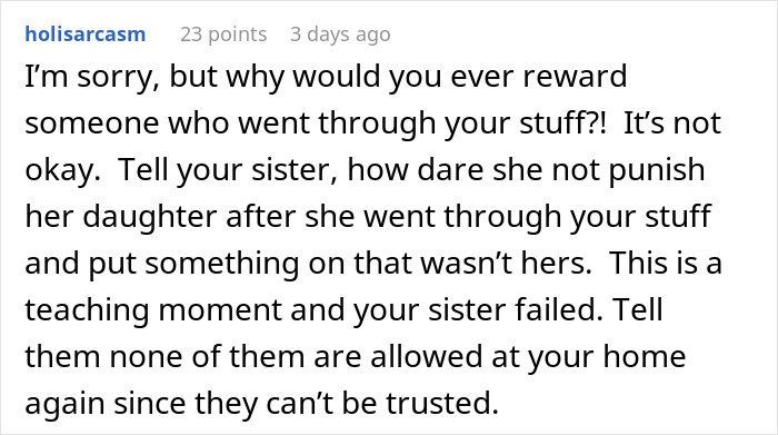 14YO Sneakily Wears Aunt’s Sapphire Engagement Ring, Mommy Calls It Her Property As It&rsquo;s Stuck