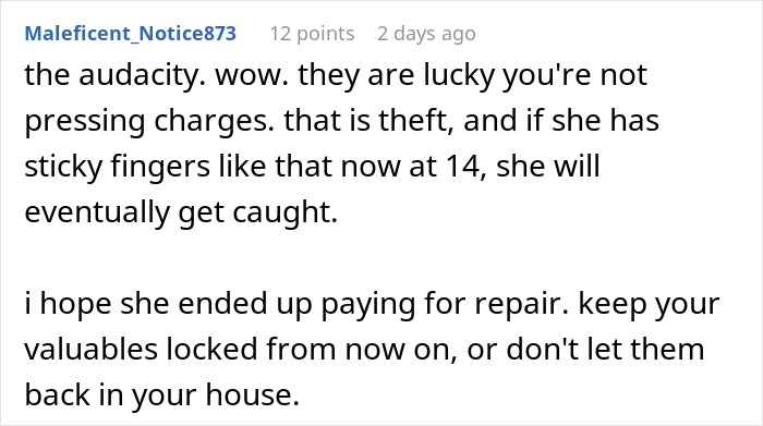 14YO Sneakily Wears Aunt’s Sapphire Engagement Ring, Mommy Calls It Her Property As It&rsquo;s Stuck