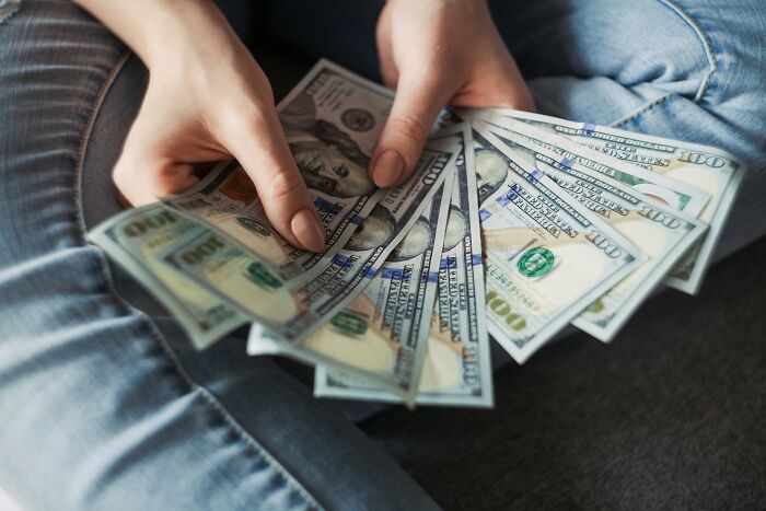 YouTuber Makes Himself Homeless To Prove Anyone Can Make $1M, But His Plan Takes An Unexpected Turn