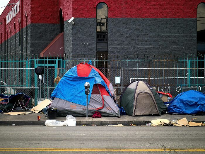 YouTuber Makes Himself Homeless To Prove Anyone Can Make $1M, But His Plan Takes An Unexpected Turn