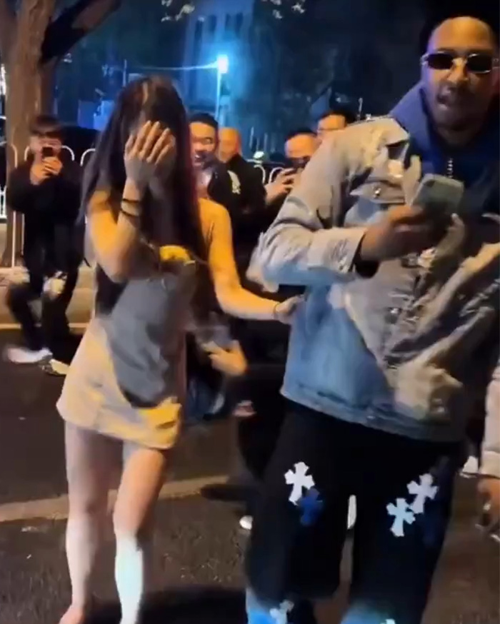 Crowd Surrounds Woman In Public For Dating A Foreigner As Disturbing New “Shaming Trend” Spreads