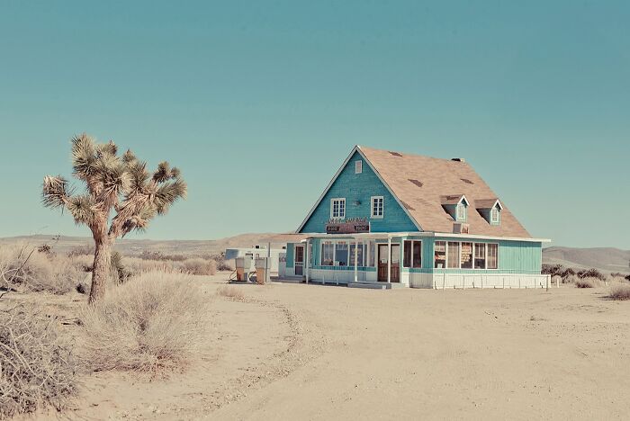 This Photographer Explores The Rusty And Dusty Remnants Of A Bygone American West (29 Pics) This Photographer Explores The Rusty And Dusty Remnants Of A Bygone American West (29 Pics)