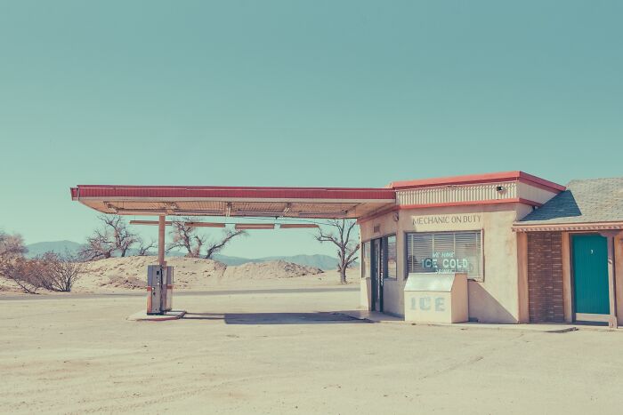 This Photographer Explores The Rusty And Dusty Remnants Of A Bygone American West (29 Pics) This Photographer Explores The Rusty And Dusty Remnants Of A Bygone American West (29 Pics)