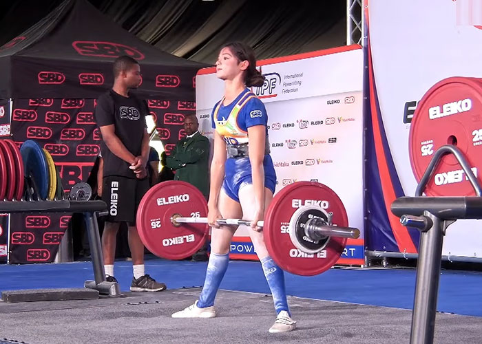 Female Weightlifting Medalist Goes Viral As Netizens Can’t Believe How Much She Lifted Despite Petite Frame Female Weightlifting Medalist Goes Viral As Netizens Can’t Believe How Much She Lifted Despite Petite Frame