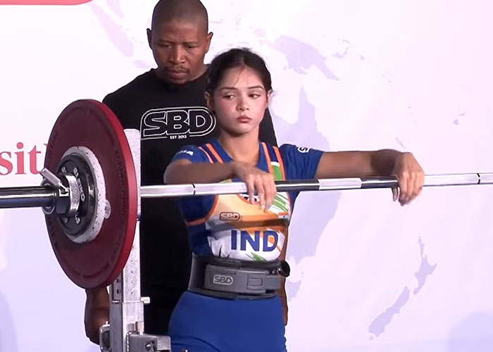 Female Weightlifting Medalist Goes Viral As Netizens Can’t Believe How Much She Lifted Despite Petite Frame Female Weightlifting Medalist Goes Viral As Netizens Can’t Believe How Much She Lifted Despite Petite Frame