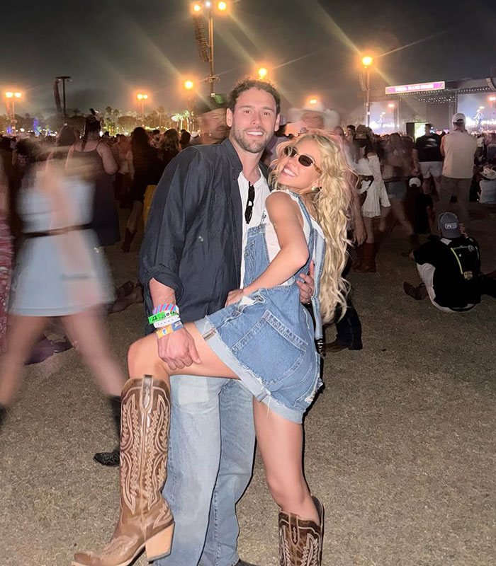 Sydney Sweeney’s Latest Photos Have Netizens Zooming In On Mysterious Marks On Her Rib And Stomach Sydney Sweeney’s Latest Photos Have Netizens Zooming In On Mysterious Marks On Her Rib And Stomach