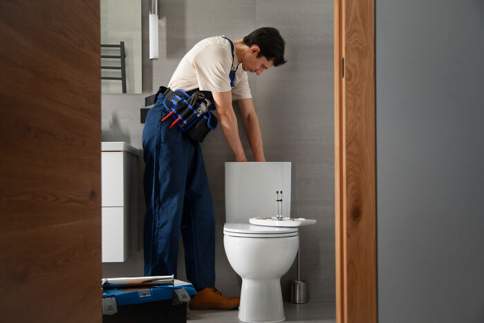 54 Service Workers Share The Weirdest Things They’ve Ever Walked Into At A Client’s Home 54 Service Workers Share The Weirdest Things They’ve Ever Walked Into At A Client’s Home