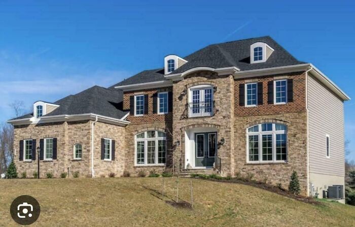 52 Times People Took Inspiration From Mansions But What They&rsquo;ve Built Was A Version From Temu