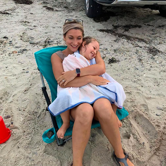 Viewers Spot Odd Sticker On Lindsay Clancy’s Wheelchair, And They’re Furious After Learning What It Means
