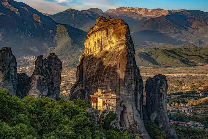 24 Travel Photos Awarded By The Artist Gallery That Capture Remarkable Places And People