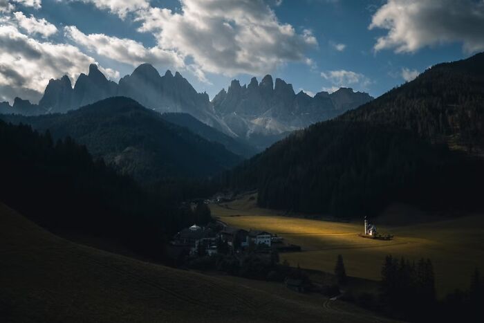 24 Travel Photos Awarded By The Artist Gallery That Capture Remarkable Places And People