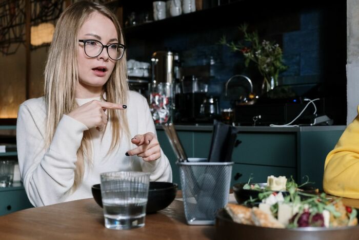 54 Times People Were Served Delicious Dinner By The Restaurant And Hot Tea From A Table Nearby