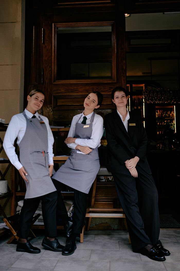 54 Times People Were Served Delicious Dinner By The Restaurant And Hot Tea From A Table Nearby