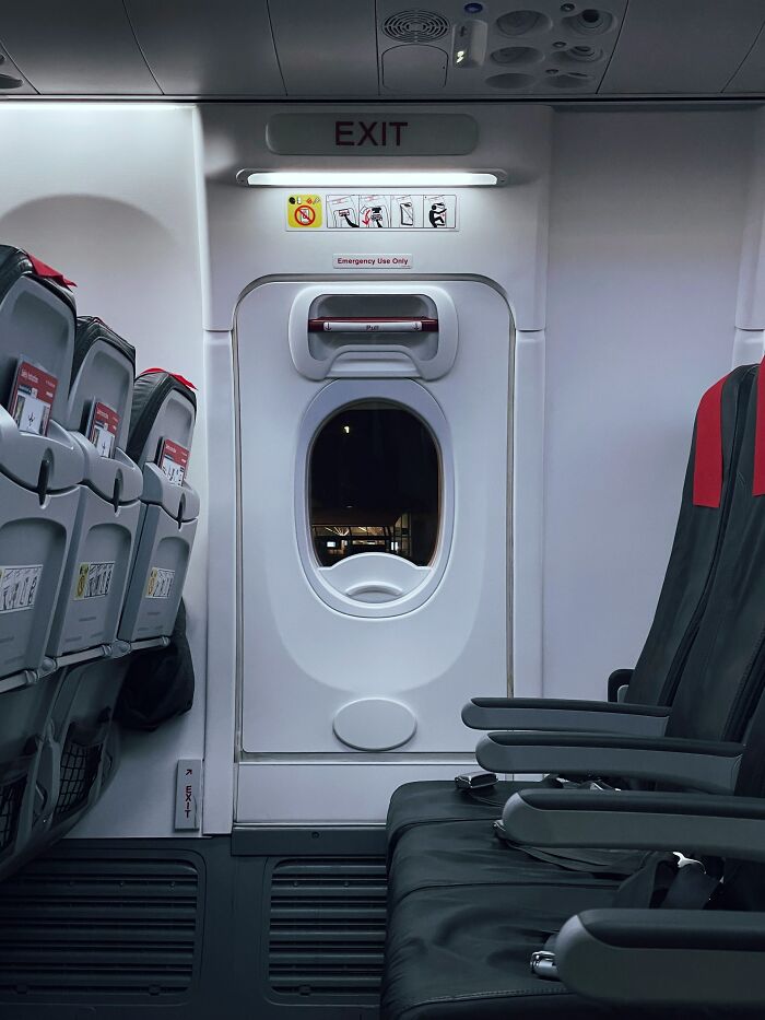 39 Unhinged Things Cabin Crew Had To Actually Deal With