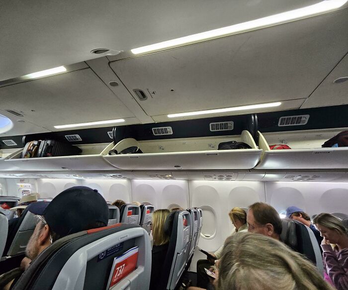 39 Unhinged Things Cabin Crew Had To Actually Deal With