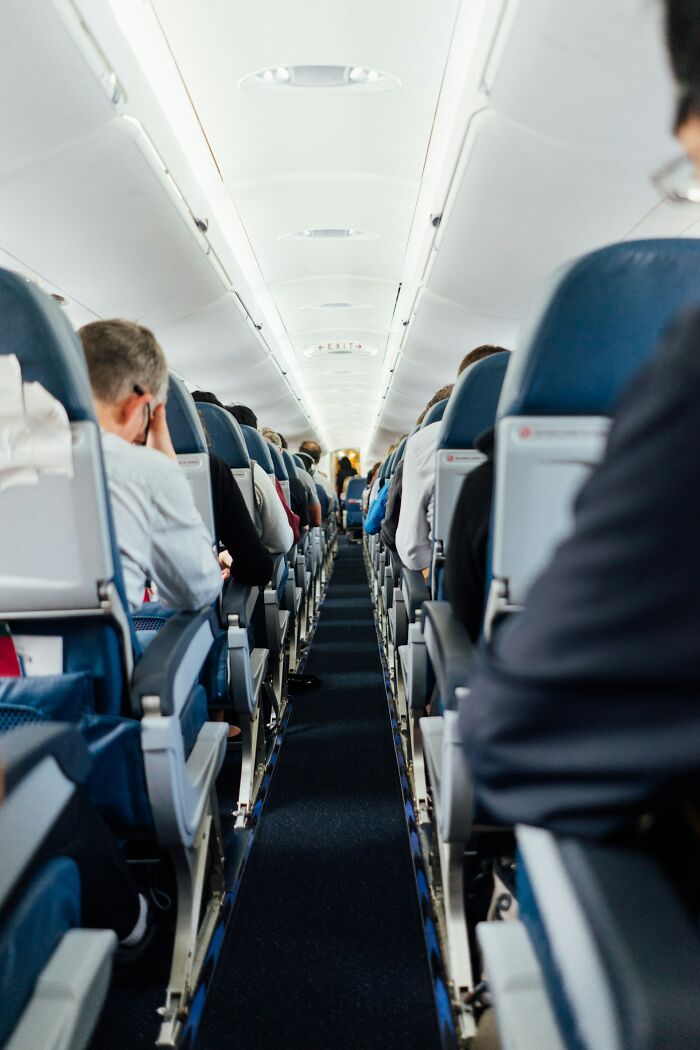 39 Unhinged Things Cabin Crew Had To Actually Deal With