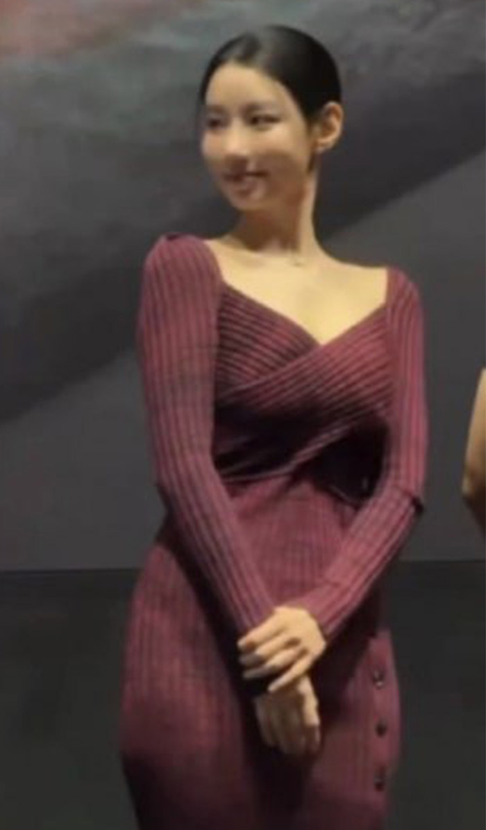 Johyun Draws Attention At Karlovy Vary VIP Premiere As Her Unexpected Styling Gets People Talking